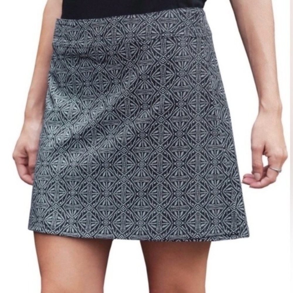 Ripskirt Women's Above Knee Length Floral Skirt Black Pearl Batik Medium